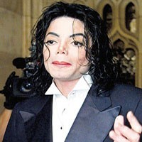 Michael Jackson Dibela Mantan Istri